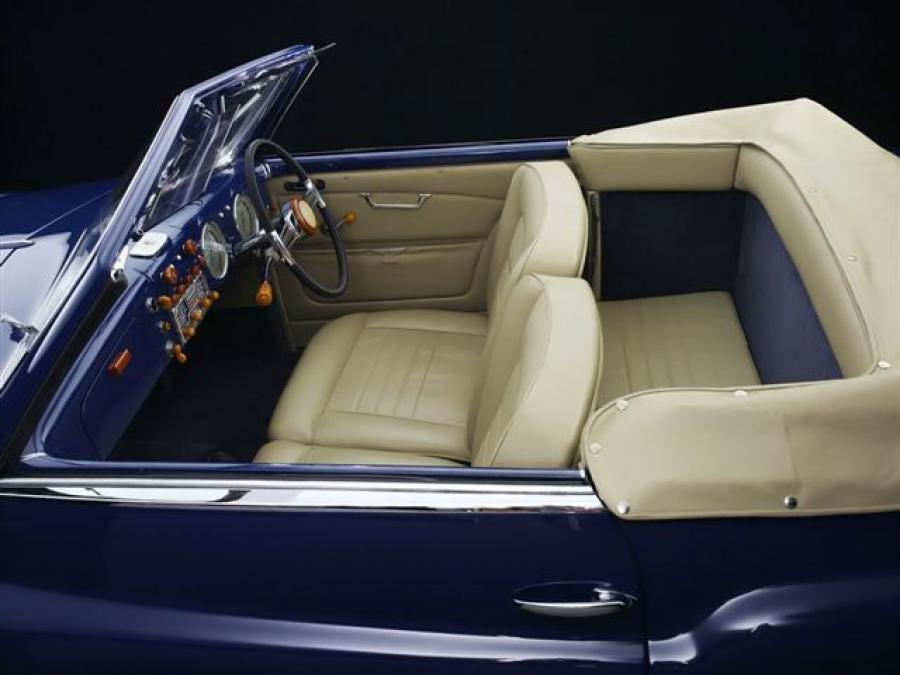 Интерьер Alfa Romeo 6C 2500 SS Cabriolet 1947 года  (фото 27 из 40)